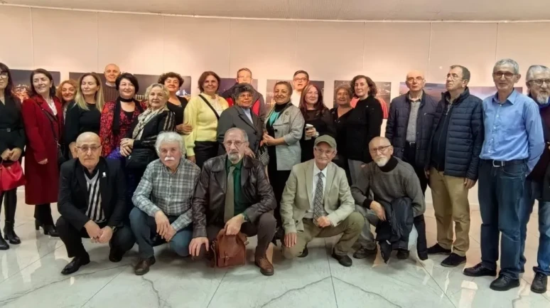 Samsun'da 34. karma fotoğraf sergisi gecenin ışıkları temasıyla açıldı