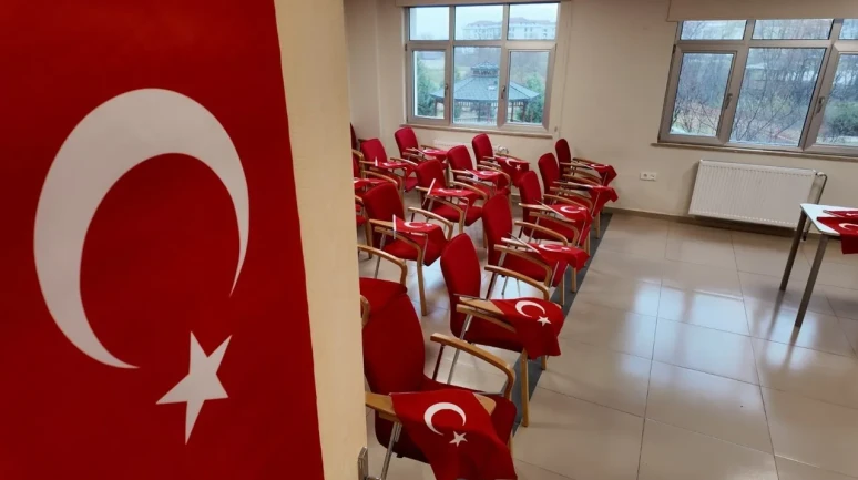 Kartepe Genç Akademi'de yeni dönem bayrak sevgisiyle başladı