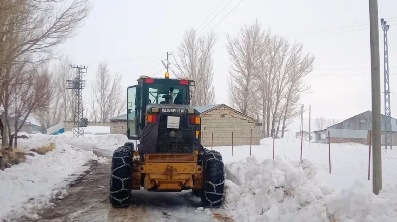 Van'da kar nedeniyle kapanan 34 yerleşim yerinin yolu açılıyor