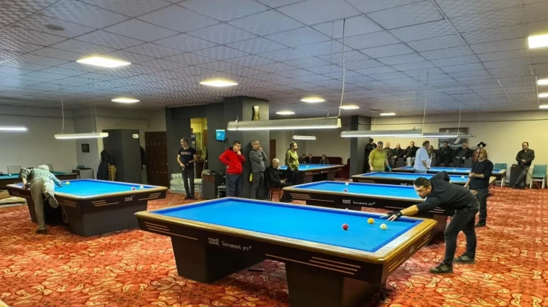 Düzce'de 3 bant bilardo şampiyonasında Muzaffer Kahraman birinci oldu