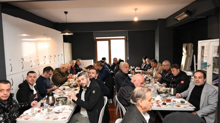 Bursa'da osmangazi belediye başkanı Erkan Aydın mahalle buluşmalarına devam ediyor