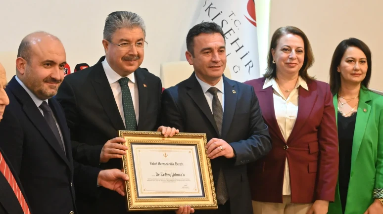 Eskişehir Valisi Erdinç Yılmaz'a Sivrihisar Fahri Hemşehrilik Beratı verildi