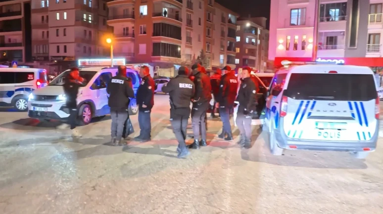 Aksaray'da trafik kazasında taraflar arasında çıkan kavgada polis gözaltına aldı