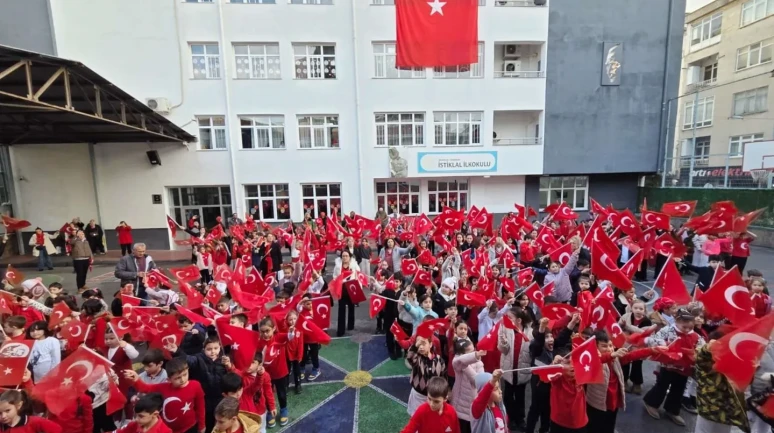 Samsun’da 253 bin öğrenci Bayrak Sevgisi temasıyla ders başı yaptı