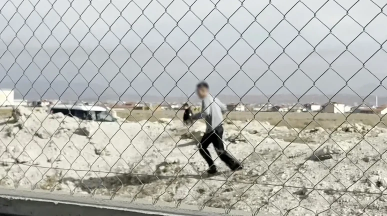 Aksaray'da plakasız motosiklet sürücüsü polisten kaçmaya çalışırken yakalandı