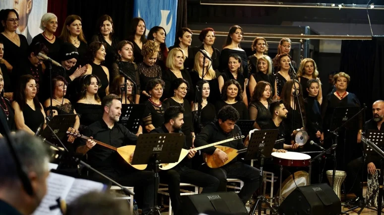 Aliağa’da Türk halk müziği konseri sanatseverleri buluşturdu