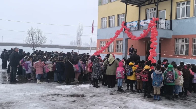Muş’ta ikinci dönem bayrak sevgisi temasıyla başladı