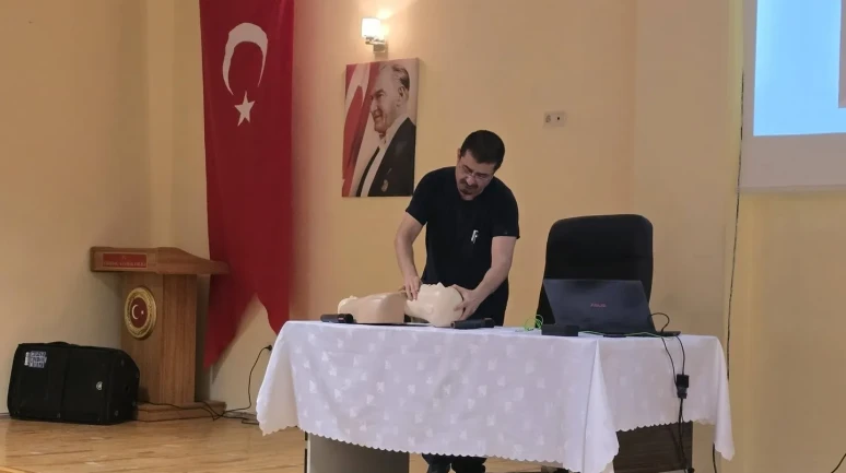 Emirdağ'da öğretmenlere temel ilk yardım eğitimi verildi