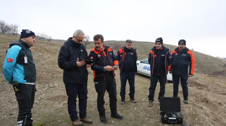 Elazığ'da kaybolan yaşlı adam için ekipler havadan ve karadan arama yapıyor