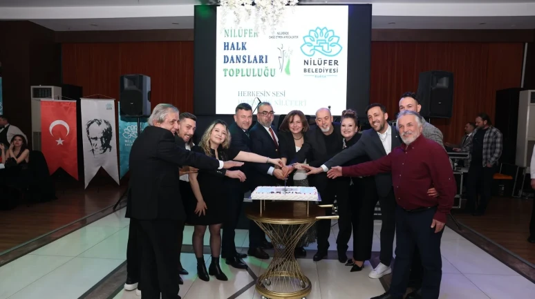 Nilüfer Halk Dansları Topluluğu 25'inci yılını görkemli balo ile kutladı