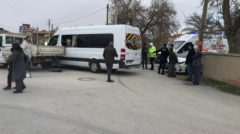 Konya'nın Ereğli ilçesinde okul servisi ile belediye aracı çarpıştı: 5 yaralı