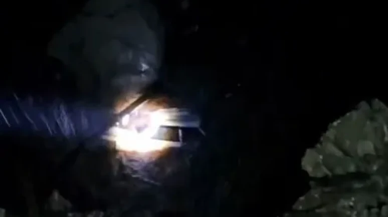 Muğla'nın Marmaris ilçesinde dereden geçmeye çalışan kişi sele kapıldı