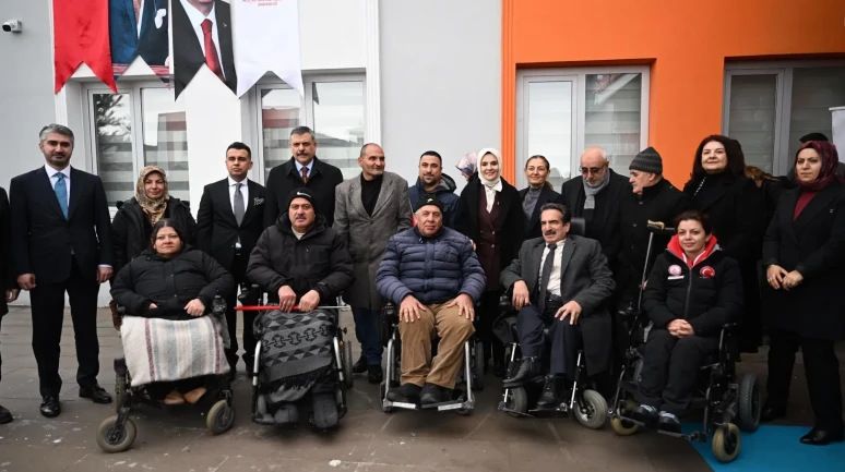 Bakan Göktaş Erzurum’da açılan engelli aktif yaşam merkezini ziyaret etti