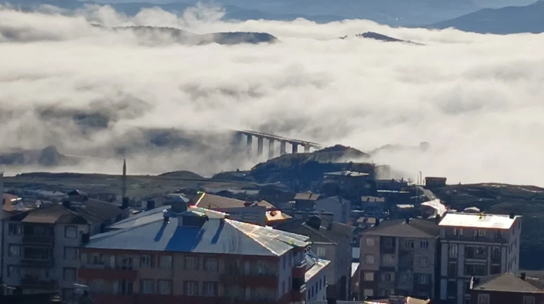 Kulp'ta sis tabakası ilçeyi kartpostallık manzaraya bürüdü