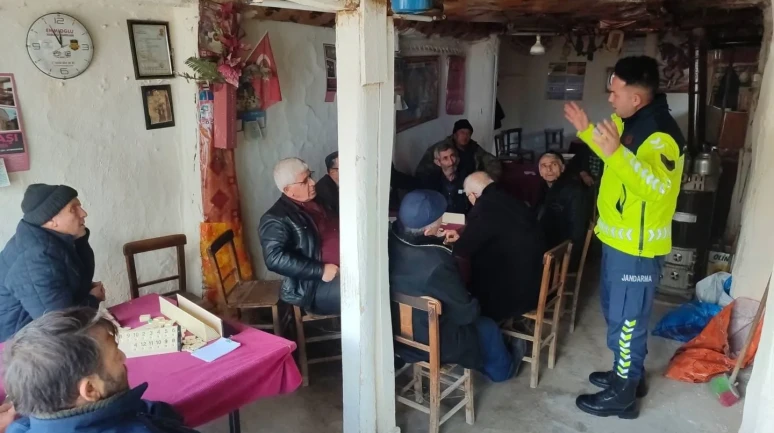 Afyonkarahisar'da jandarma tarafından bin 100 öğrenci ve vatandaşa trafik eğitimi verildi