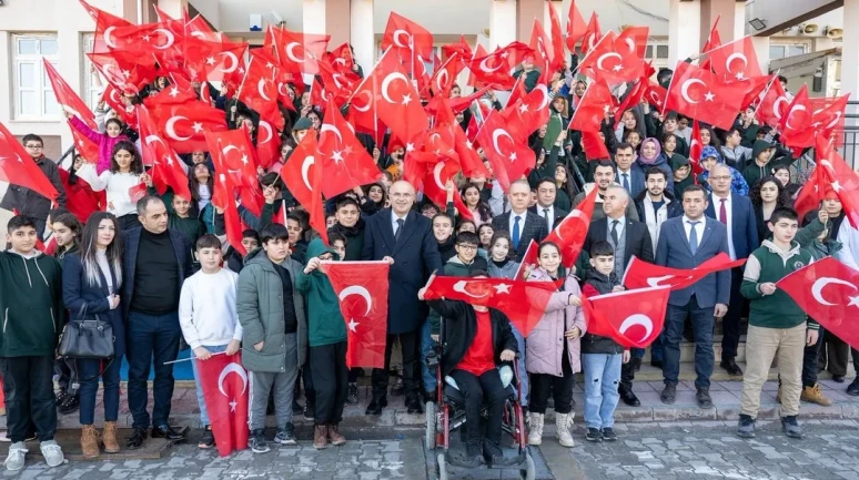 Malatya Büyükşehir Belediye Başkanı Sami Er öğrencilere başarı ve çalışmanın önemini anlattı