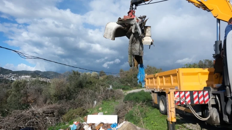 Bodrum Belediyesi çevre kirliliğiyle mücadele için temizlik çalışmalarına devam ediyor