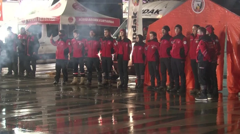 Bursa'da 6 Şubat depreminin yıl dönümünde Osmangazi'de anma töreni düzenlendi