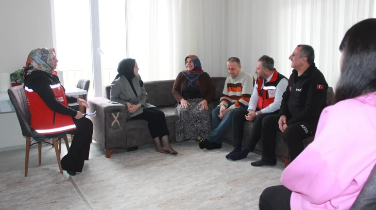 Siirt’te depremzede aileler üçüncü yıldönümünde ziyaret edildi