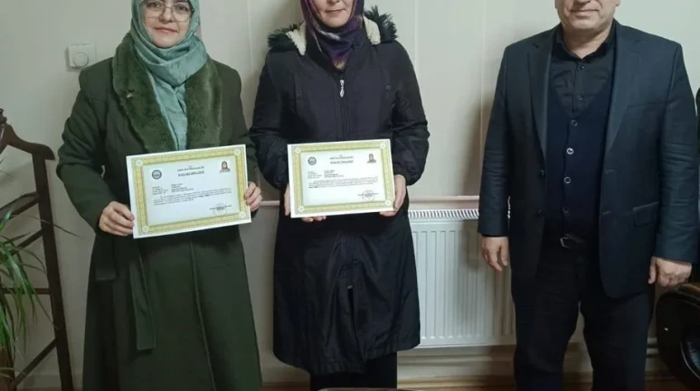 Emet'te Kur'an kursu öğreticilerine başarı belgeleri verildi