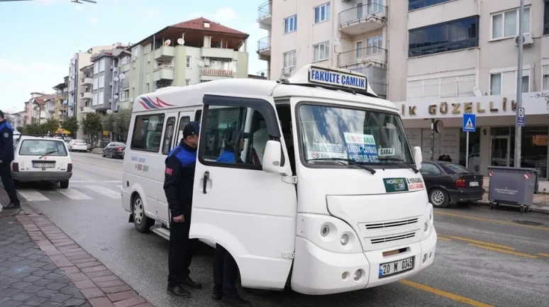 Denizli'de şehir içi minibüslere zabıta ekiplerince kapsamlı denetim yapıldı