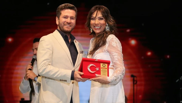 Işın Karaca Kızılcabölük Festivalinde Coşkuyla Sahne Aldı