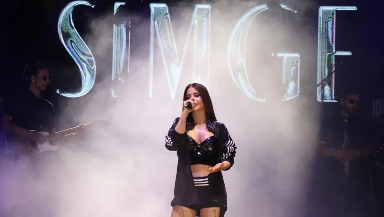 Simge Sağın ve Ceren Özdemir DEMOT fuarında coşturdu