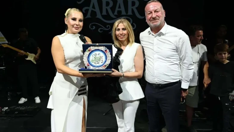 Karacabey'de LongozFest 2025 Funda Arar konseriyle sona erdi