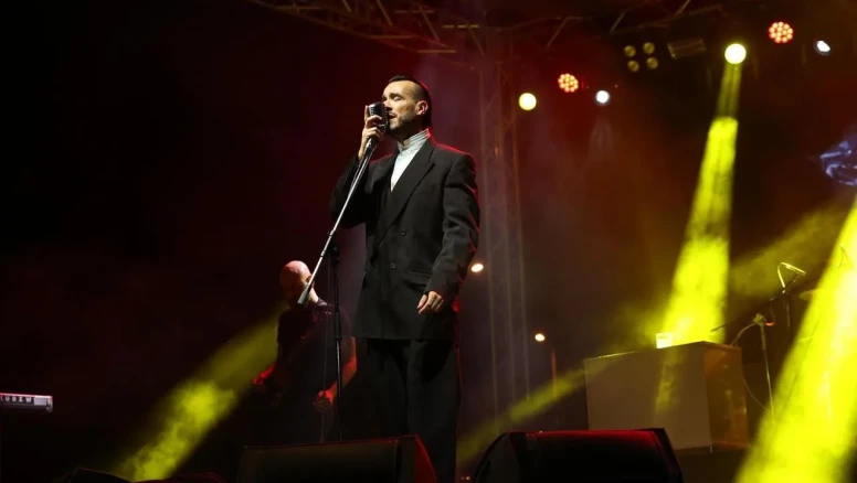 Cem Adrian Çivril Elma Festivali'nde binlerce kişiye unutulmaz bir gece yaşattı
