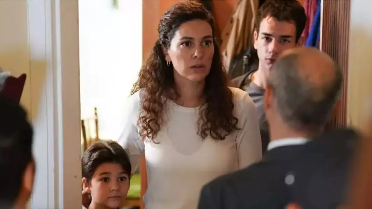 berguzar-korel-kimdir-hayati-kariyeri-ve-odulleri